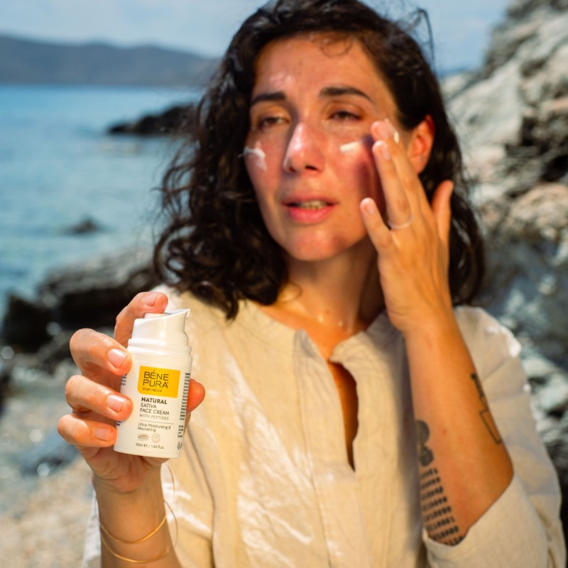 Natural moisturizing face cream with Sativa - 50ml