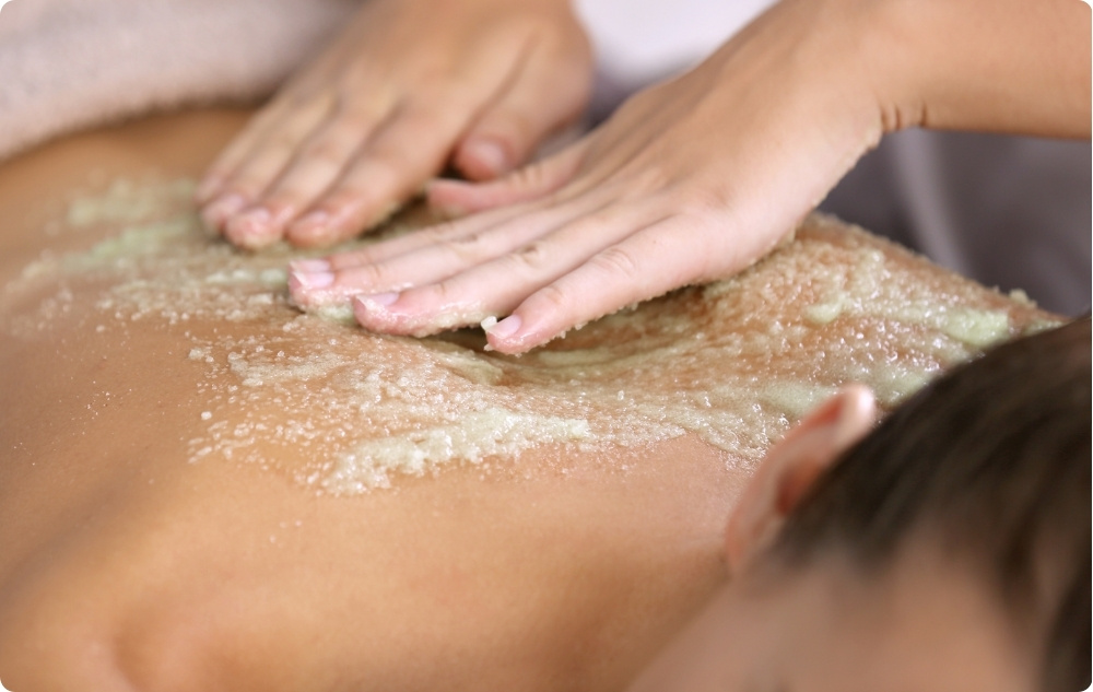 As a body scrub with a firming and refreshing effect