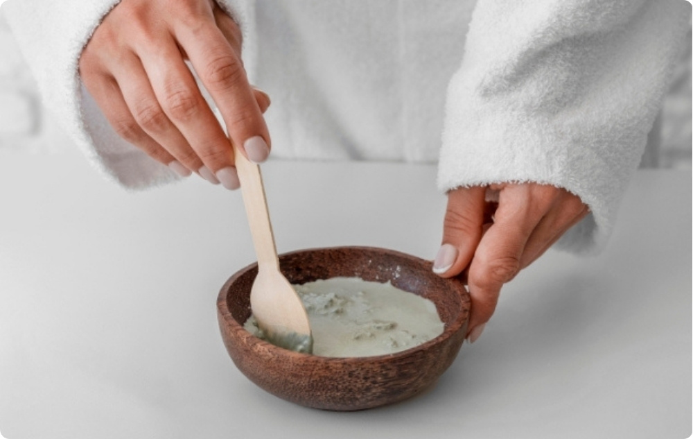 As an additive to a hair mask against hair loss and dandruff