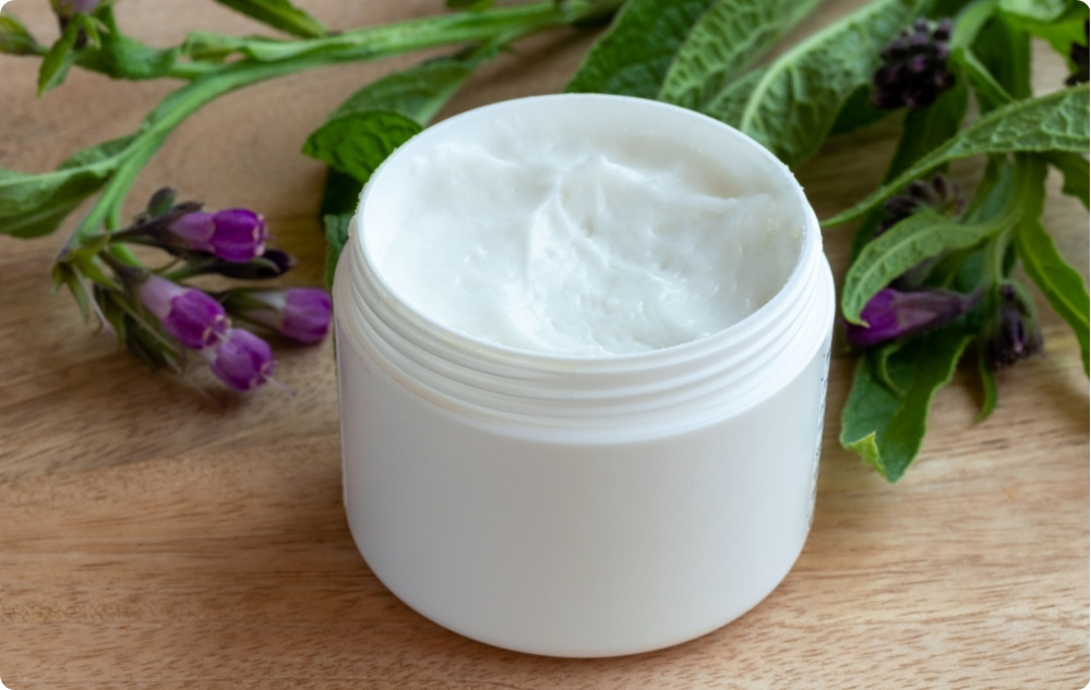 How to prepare a homemade ointment with Comfrey?